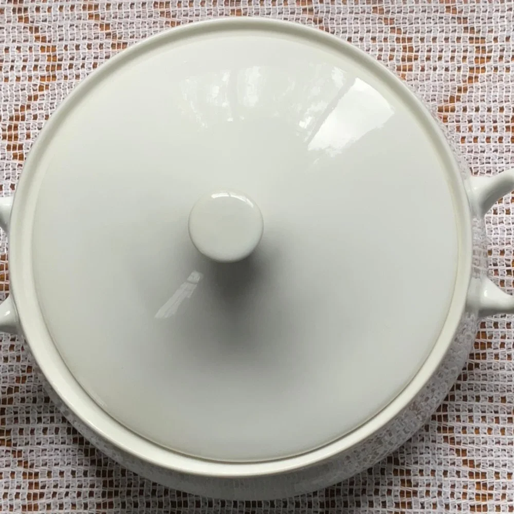 N/A white ceramic